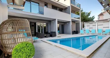 Отель 350 м² в Рогозница, Хорватия