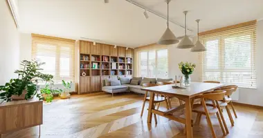 Wohnung 4 zimmer in Warschau, Polen