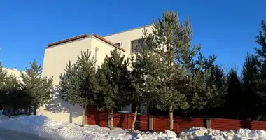 Casa 6 habitaciones en Pinki, Letonia
