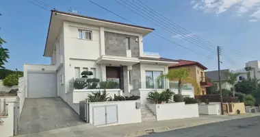 Villa 5 bedrooms in Demos Agiou Athanasiou, Cyprus