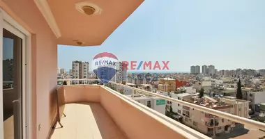 Wohnungen auf mehreren Ebenen 4 Schlafzimmer in Mersin, Türkei