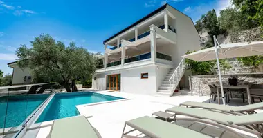 Haus 437 zimmer in Rijeka Rezevici, Montenegro