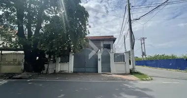 Участок земли в Sangkat Chroy Changvar, Камбоджа