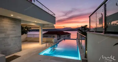Villa 5 bedrooms in Tivat, Montenegro