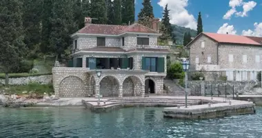 Casa 4 habitaciones en Lustica, Montenegro