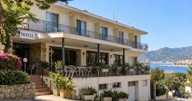 Commercial property 1 500 m² in Llanca, Spain