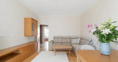 Mieszkanie 3 pokoi w Warszawa, Polska