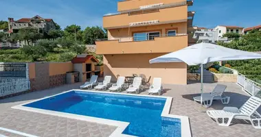 Villa 6 bedrooms in Croatia