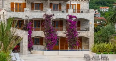Villa Houses and villas 7 bedrooms in Risan, Montenegro