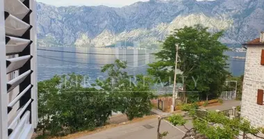 4 bedroom house in Muo, Montenegro