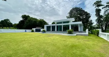 Villa 4 bedrooms in Ban Chak Ngaeo, Thailand