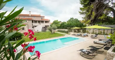Haus 6 Schlafzimmer in Opcina Liznjan, Kroatien