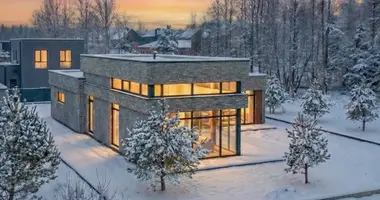 Дом в Uzudvarionys, Литва