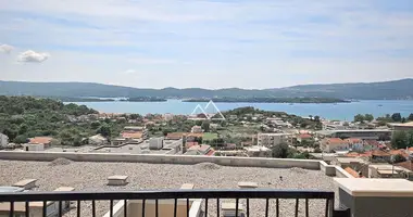 Квартира 3 комнаты в Тиват, Черногория