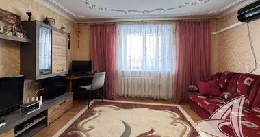 Apartamento 3 habitaciones en Muchaviecki sielski Saviet, Belarús