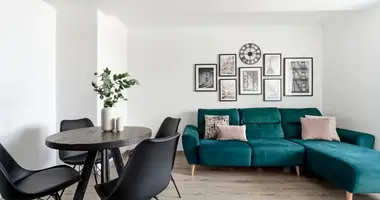 Mieszkanie 3 pokoi w Warszawa, Polska