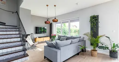 Casa 5 habitaciones en Ozarow Mazowiecki, Polonia