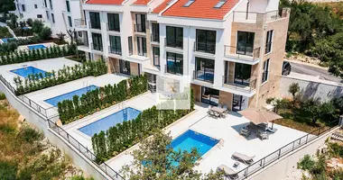 4 bedroom apartment in Rijeka Rezevici, Montenegro