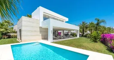 5 bedroom house in Rio Real, Spain