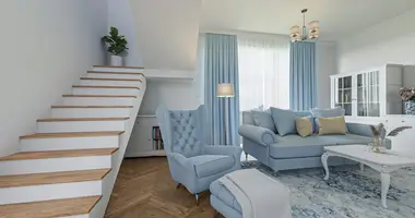Wohnung 4 zimmer in Piastow, Polen