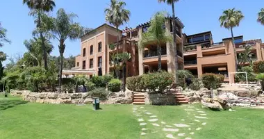 Apartamento 4 habitaciones en San Pedro Alcantara, Španjolska