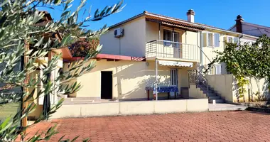 Casa 3 habitaciones en Kremenici, Croacia