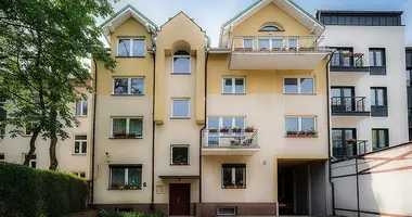 House 10 bedrooms in Warsaw, Poland