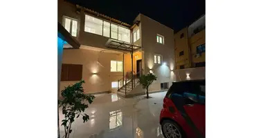 Büro 135 m² in Tirana, Albanien