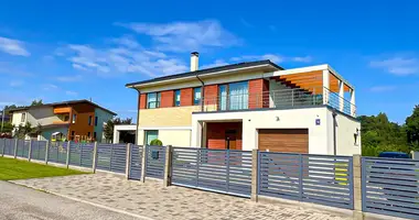 5 room house in Babites pagasts, Latvia