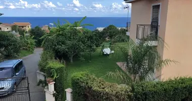 Reihenhaus in Briatico, Italien