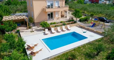 4 bedroom house in Kastel Sucurac, Croatia