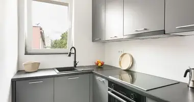 Mieszkanie 3 pokoi w Warszawa, Polska