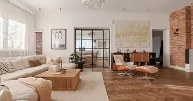 Mieszkanie 4 pokoi w Poznań, Polska