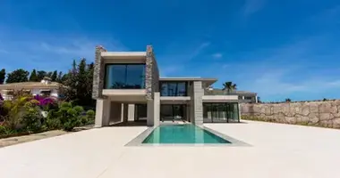 8 bedroom House in Periana, Spain