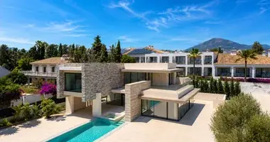8 bedroom House in Periana, Spain