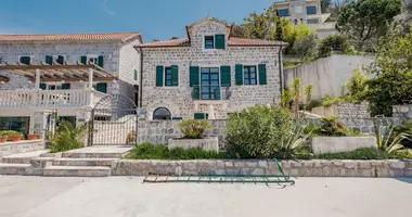 Villa 4 bedrooms in Lustica, Montenegro