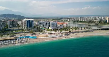 Wohnung 4 zimmer in Konyaalti, Türkei