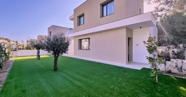4 bedroom apartment in Agios Tychonas, Cyprus