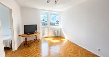 Mieszkanie 3 pokoi w Warszawa, Polska