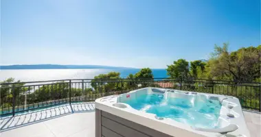 Villa 4 bedrooms in Opcina Podgora, Croatia