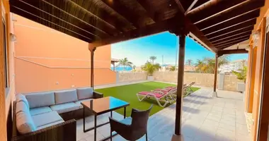 4 bedroom apartment in Arona, Spain