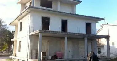 Propriété commerciale 600 m² dans Terni, Italie