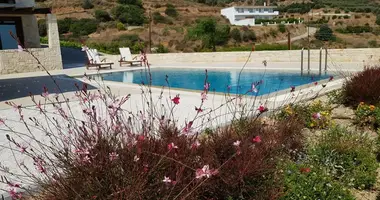 4 bedroom house in Agia Pelagia, Greece