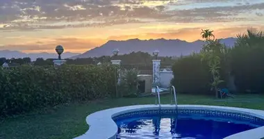 5 bedroom house in Spain