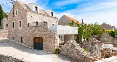 Дом 3 комнаты в Opcina Pucisca, Хорватия