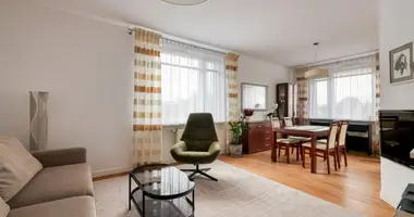 Mieszkanie 3 pokoi w Warszawa, Polska