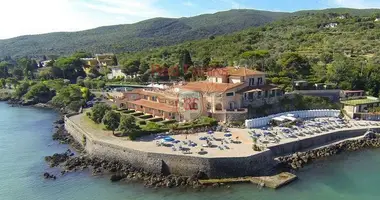 Коммерческое помещение 2 000 м² в Гроссето, Италия