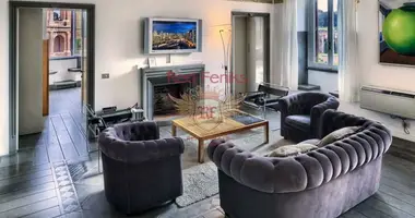 Apartamento 5 habitaciones en Roma, Italia