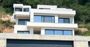 4 bedroom house in Buljarica, Montenegro