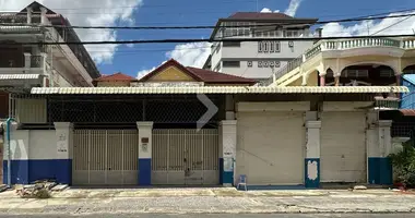 Villa 8 bedrooms in Sangkat Tuol Svay Prey Ti Muoy, Cambodia